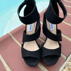 Steve Madden black suede platform open toe shoes size 7. Back zipper opening